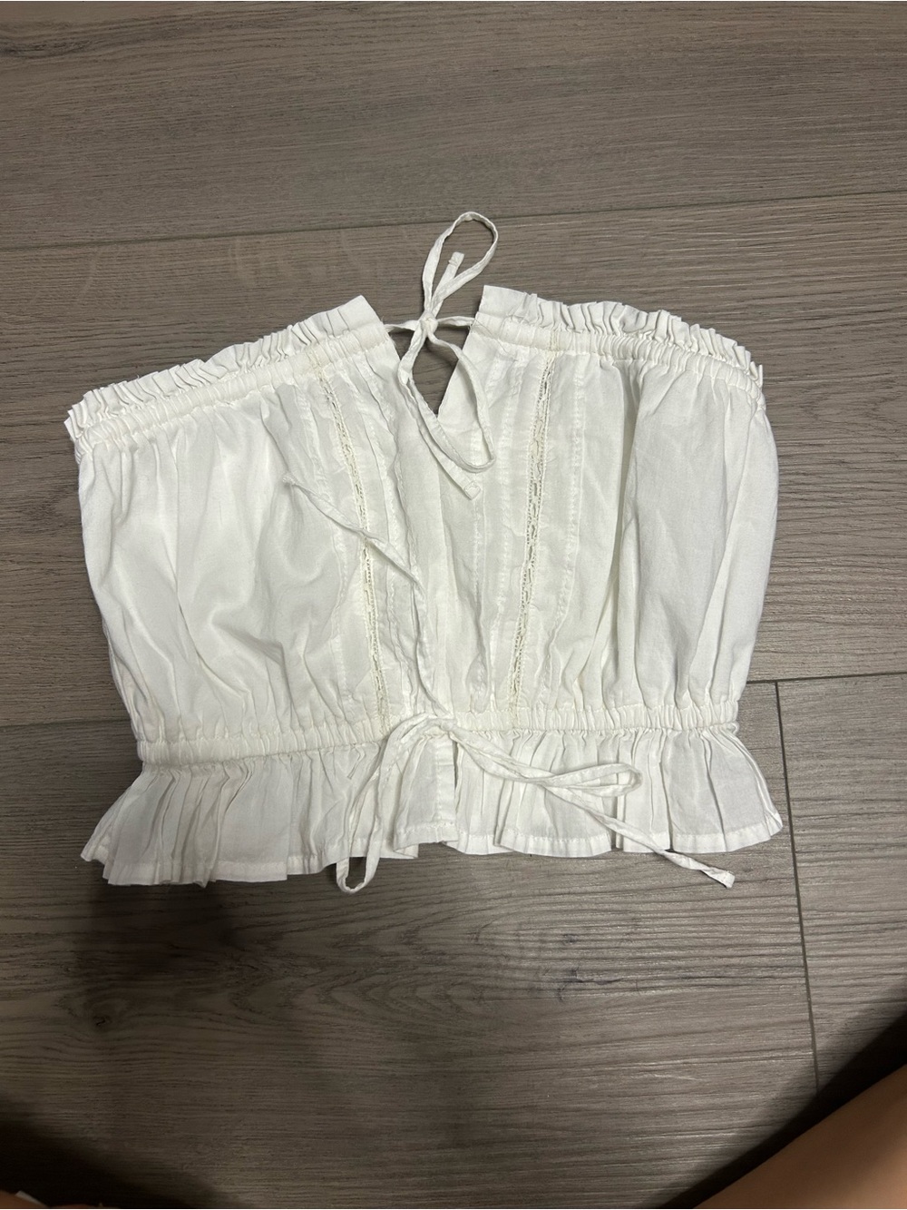 Hollister White Ruched Ruffle Crop Top – Size XS - Picture 2 of 4